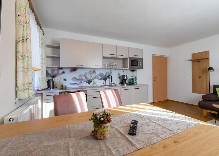 Haus Pitzer/apartments Troicher